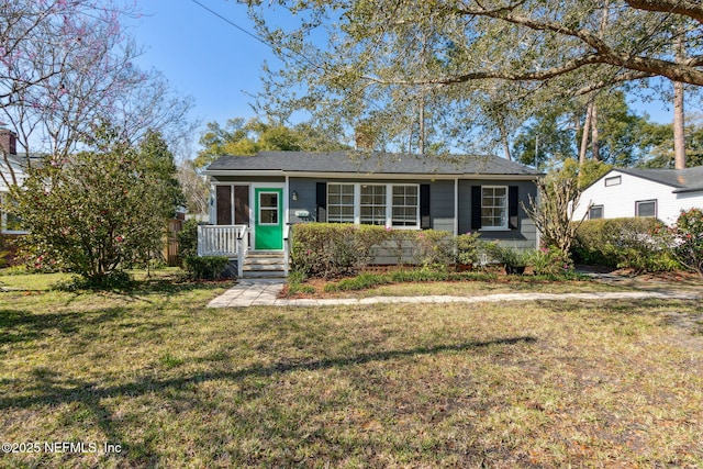 view of front of property with a front yard