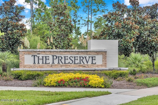 view of community / neighborhood sign