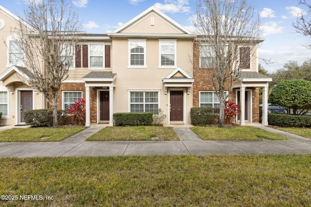 townhome / multi-family property with a front lawn