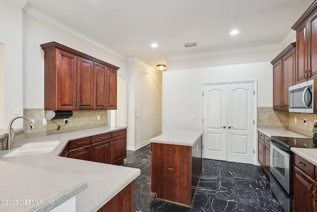 kitchen with appliances with stainless steel finishes, a center island, sink, and backsplash