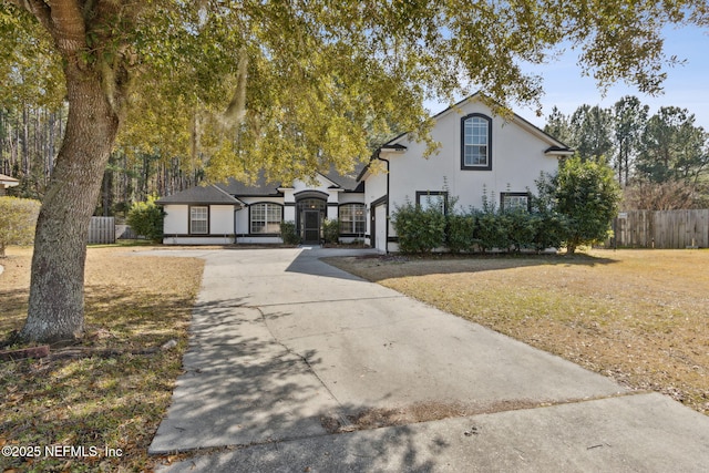 view of front facade with a front yard