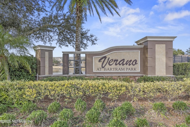 view of community / neighborhood sign