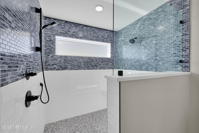 bathroom featuring tiled shower