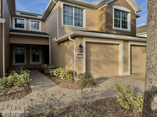 view of front facade featuring a garage