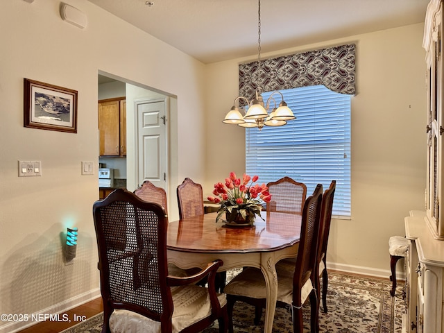 dining space with a notable chandelier