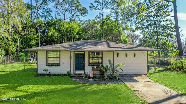 ranch-style home featuring a front yard