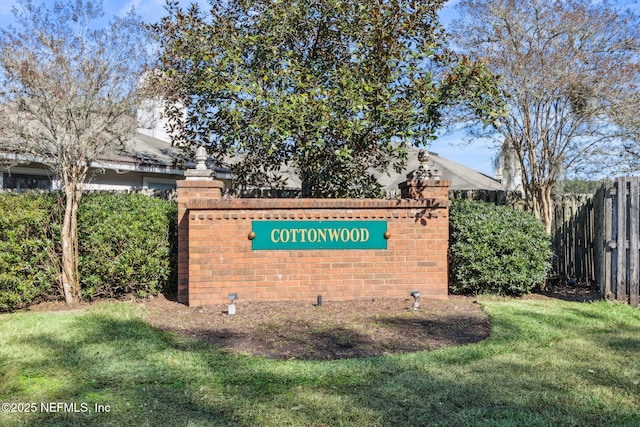 community sign featuring a lawn