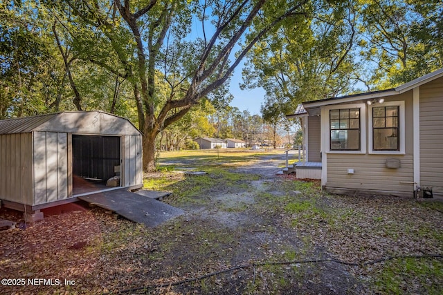 view of yard with a shed