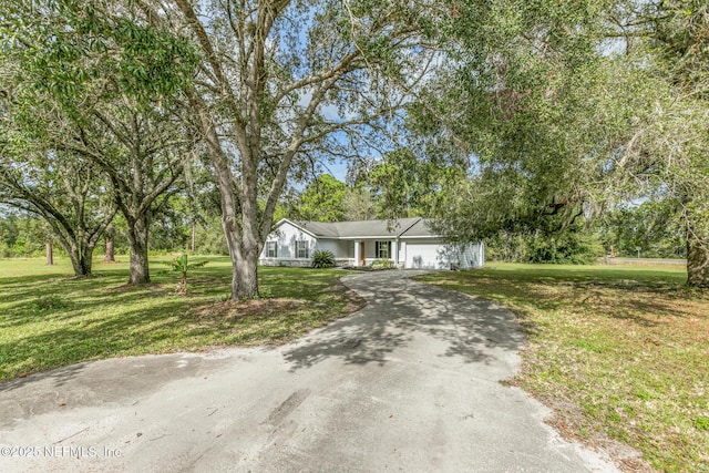 view of front of house featuring a garage and a front yard