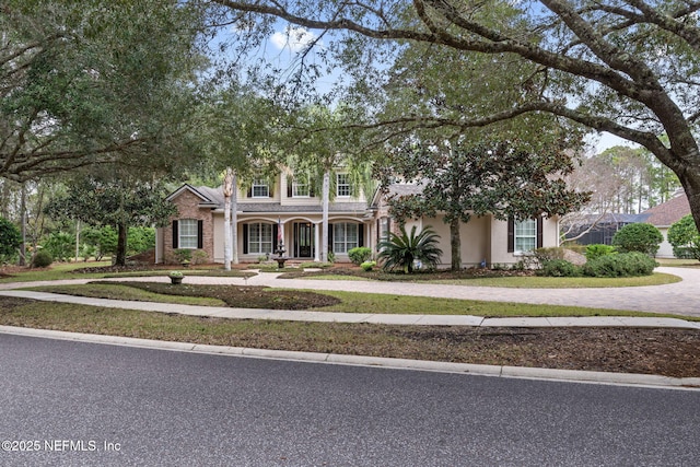 view of front of house featuring a front lawn