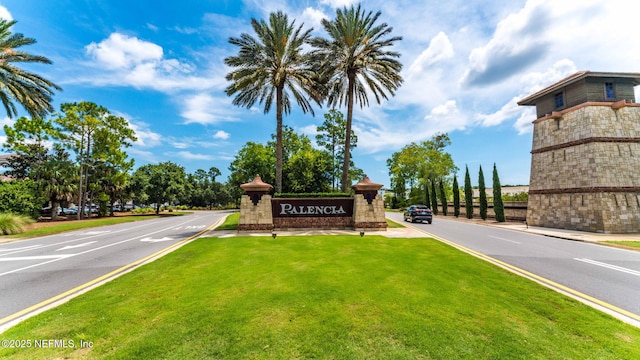 community / neighborhood sign featuring a lawn