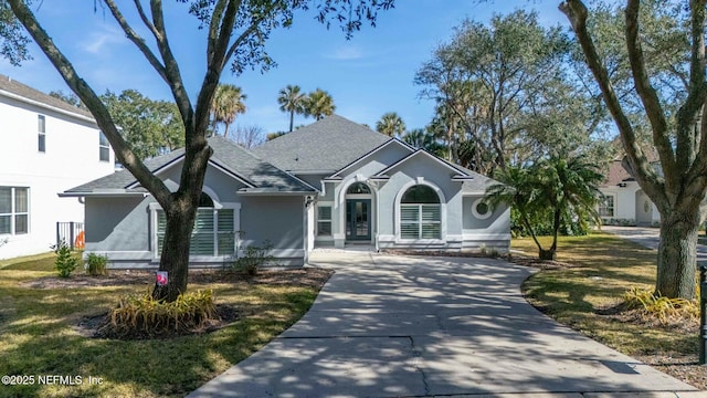 view of front of property with a front yard