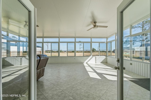 sunroom / solarium with ceiling fan