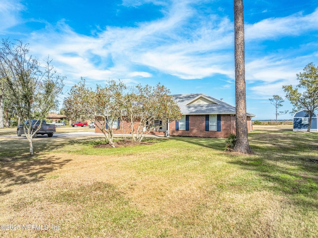 view of front of house with a front lawn