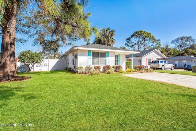 view of front of house featuring a front yard