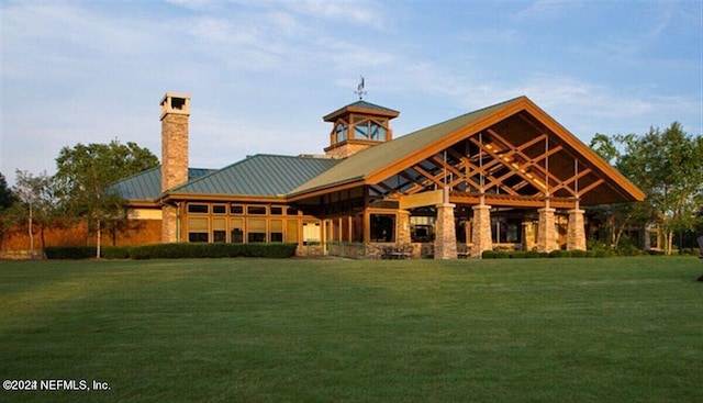 back of house featuring a lawn