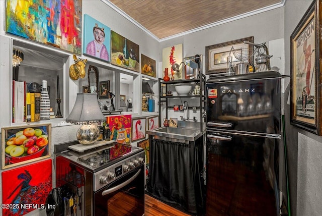 kitchen with sink, stainless steel electric range oven, black refrigerator, ornamental molding, and hardwood / wood-style floors