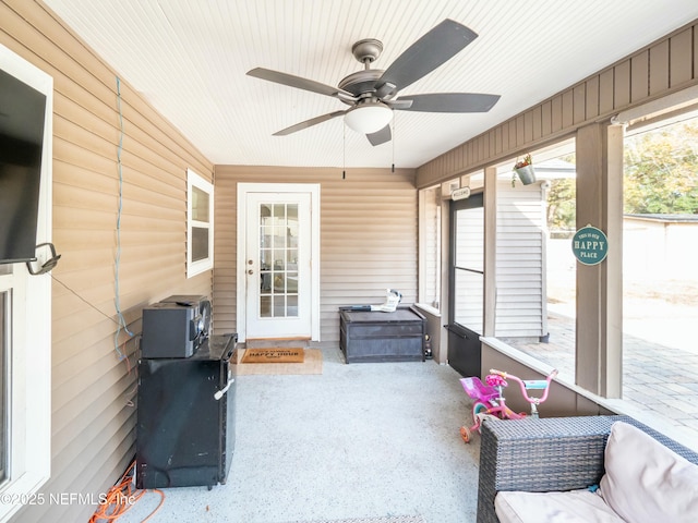 sunroom featuring ceiling fan