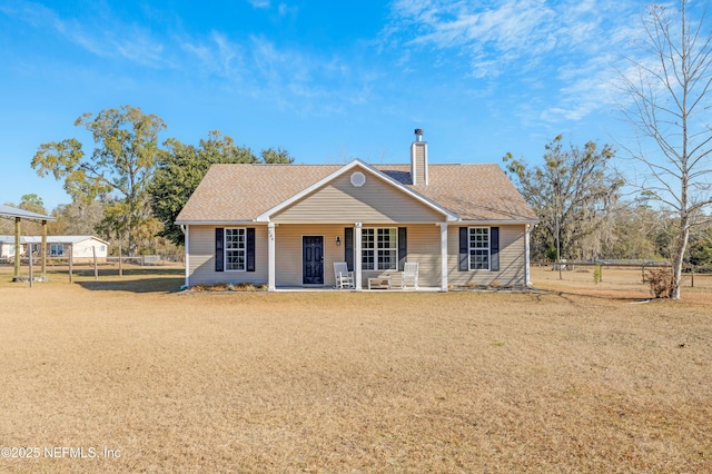 view of front of property featuring covered porch and a front lawn