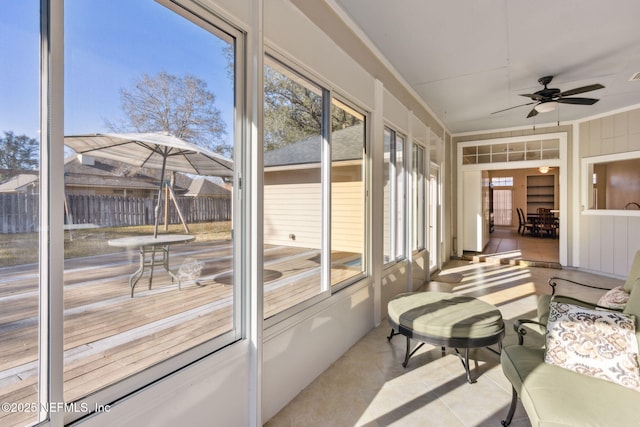 sunroom with ceiling fan