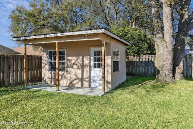 view of outdoor structure featuring a yard