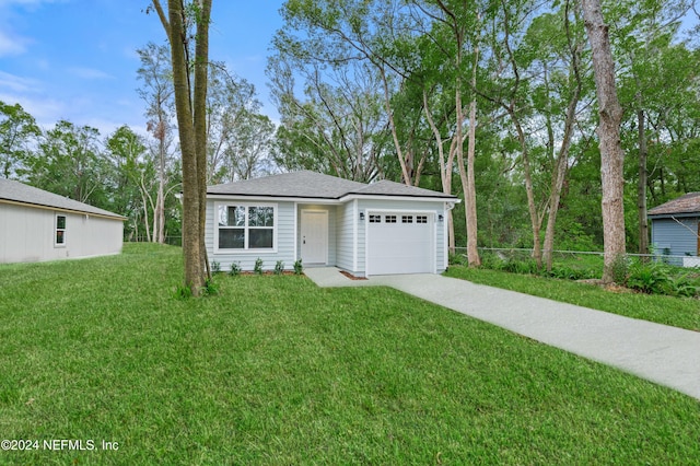 view of front facade featuring a garage and a front yard