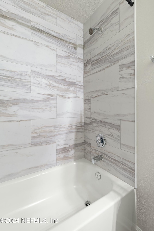 bathroom featuring tiled shower / bath combo