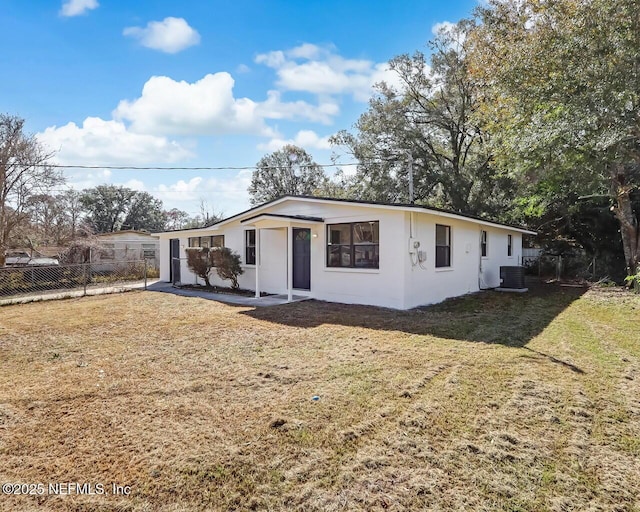 view of front of home featuring central AC and a front lawn