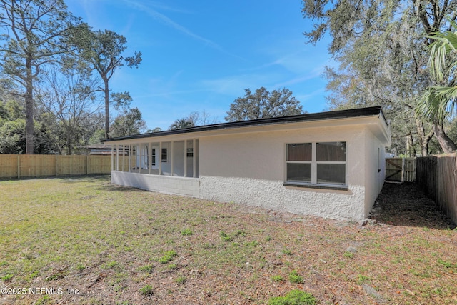 exterior space featuring a front yard