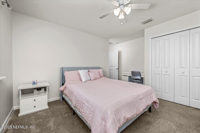 bedroom featuring ceiling fan, a closet, a textured ceiling, and dark colored carpet