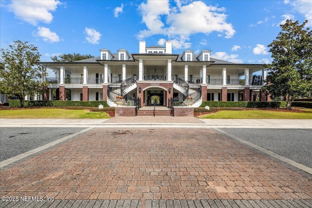 view of front of house featuring a porch