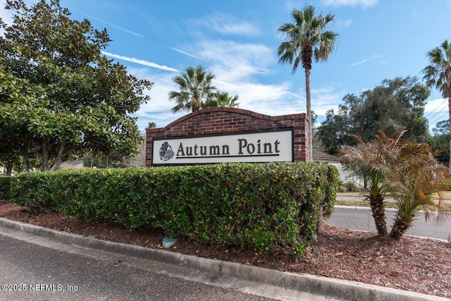 view of community / neighborhood sign