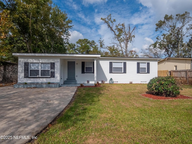 single story home with a front yard