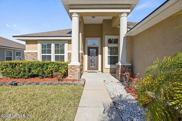 property entrance featuring a lawn