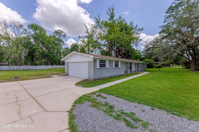 view of front of property featuring a garage and a front yard