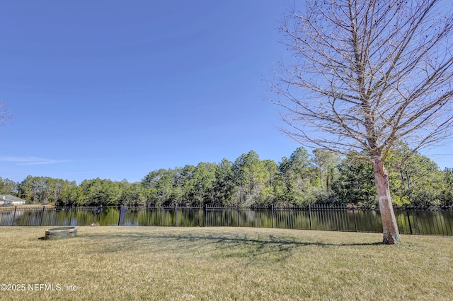 view of yard featuring a water view