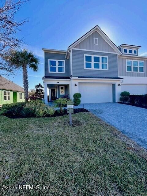 view of front facade featuring a garage and a front lawn