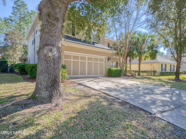 view of front of home featuring a front yard