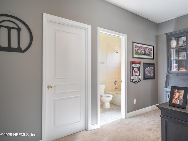 interior space with toilet and bathtub / shower combination