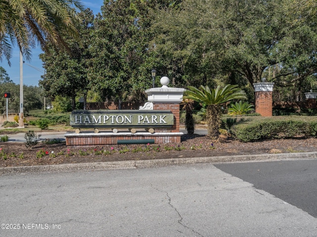 view of community / neighborhood sign