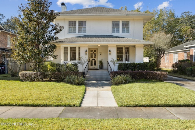 view of front of property featuring a front lawn