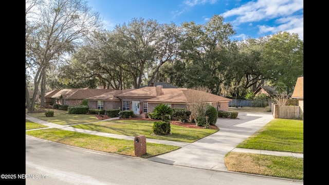 single story home featuring a front yard