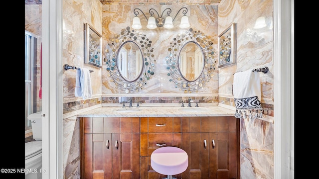 bathroom with vanity, toilet, and decorative backsplash