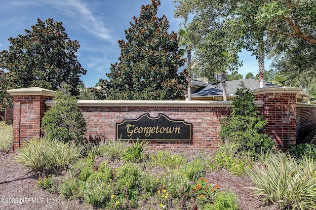 view of community / neighborhood sign