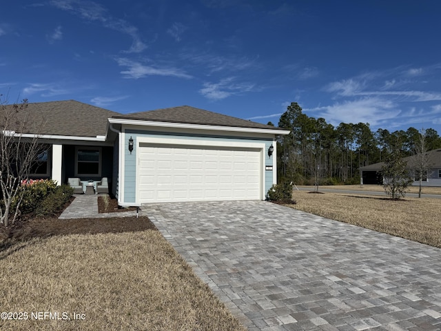 view of front of home featuring a garage and a front yard