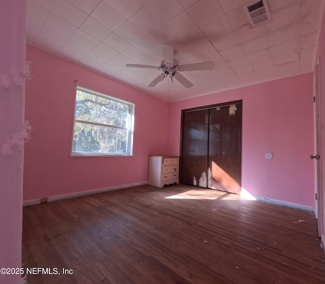 unfurnished room featuring wood-type flooring and ceiling fan