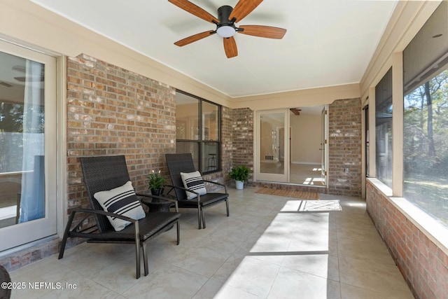 sunroom with ceiling fan