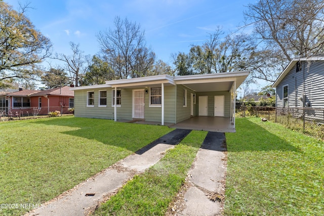 view of front of house featuring a front lawn and a carport