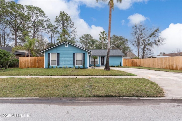 ranch-style home featuring a front lawn