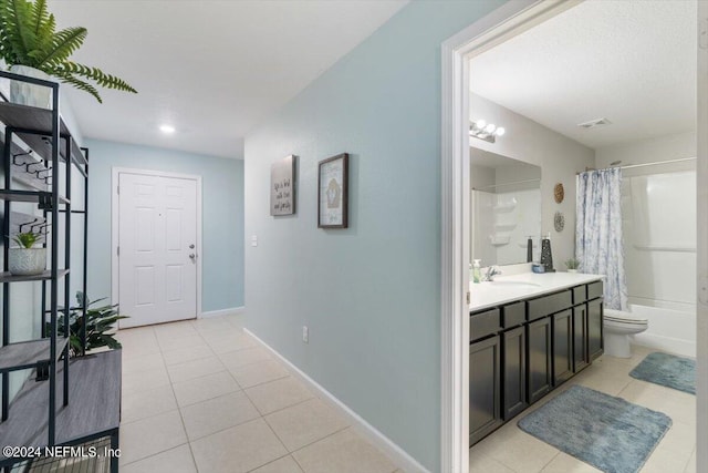 foyer with sink and light tile patterned floors